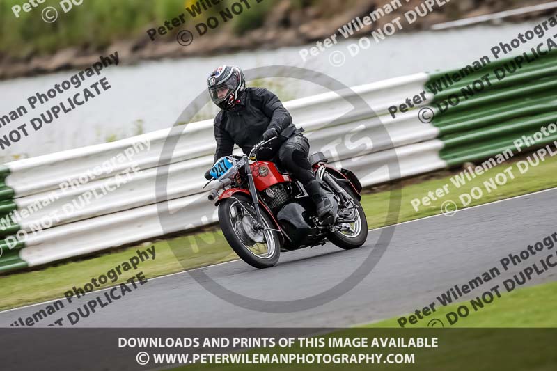 Vintage motorcycle club;eventdigitalimages;mallory park;mallory park trackday photographs;no limits trackdays;peter wileman photography;trackday digital images;trackday photos;vmcc festival 1000 bikes photographs